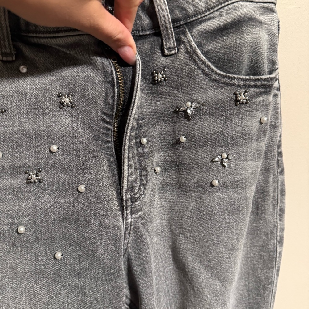 Express Ripped Pearl and Rhinestone Embellished Modern Straight Jeans- Size 6 - Picture 6 of 10
